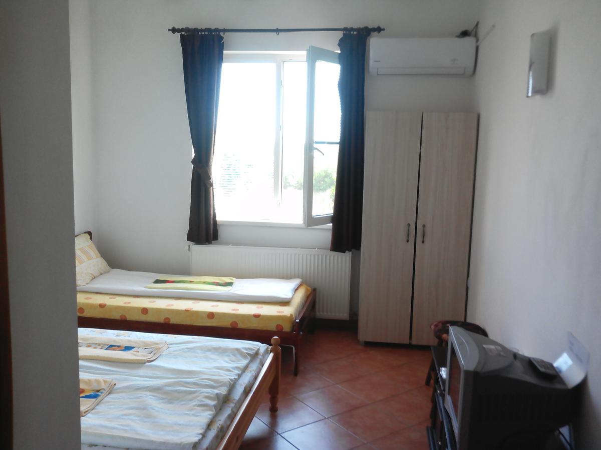 Guest House Familia Samovodene Extérieur photo